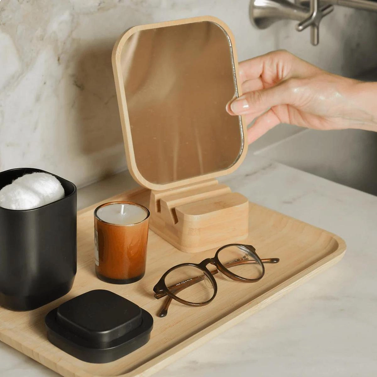 Espelho de bancada Martiplast Ou com moldura e base de bambu 18cm ajustável