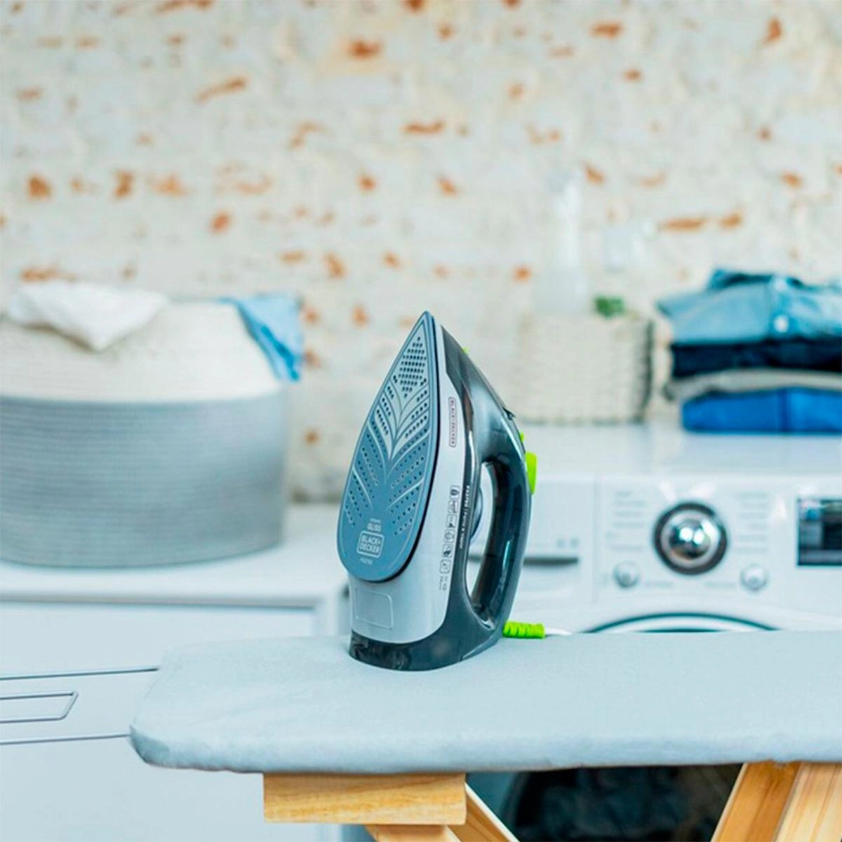 Ferro a vapor com base antiaderente 220 V - Black+Decker