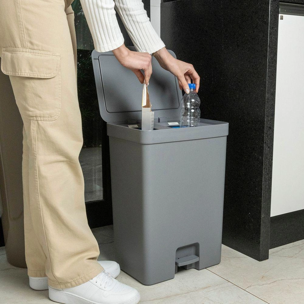 Lixeira Pedal Trium 30lts Fechado Martiplast Ou - Chumbo