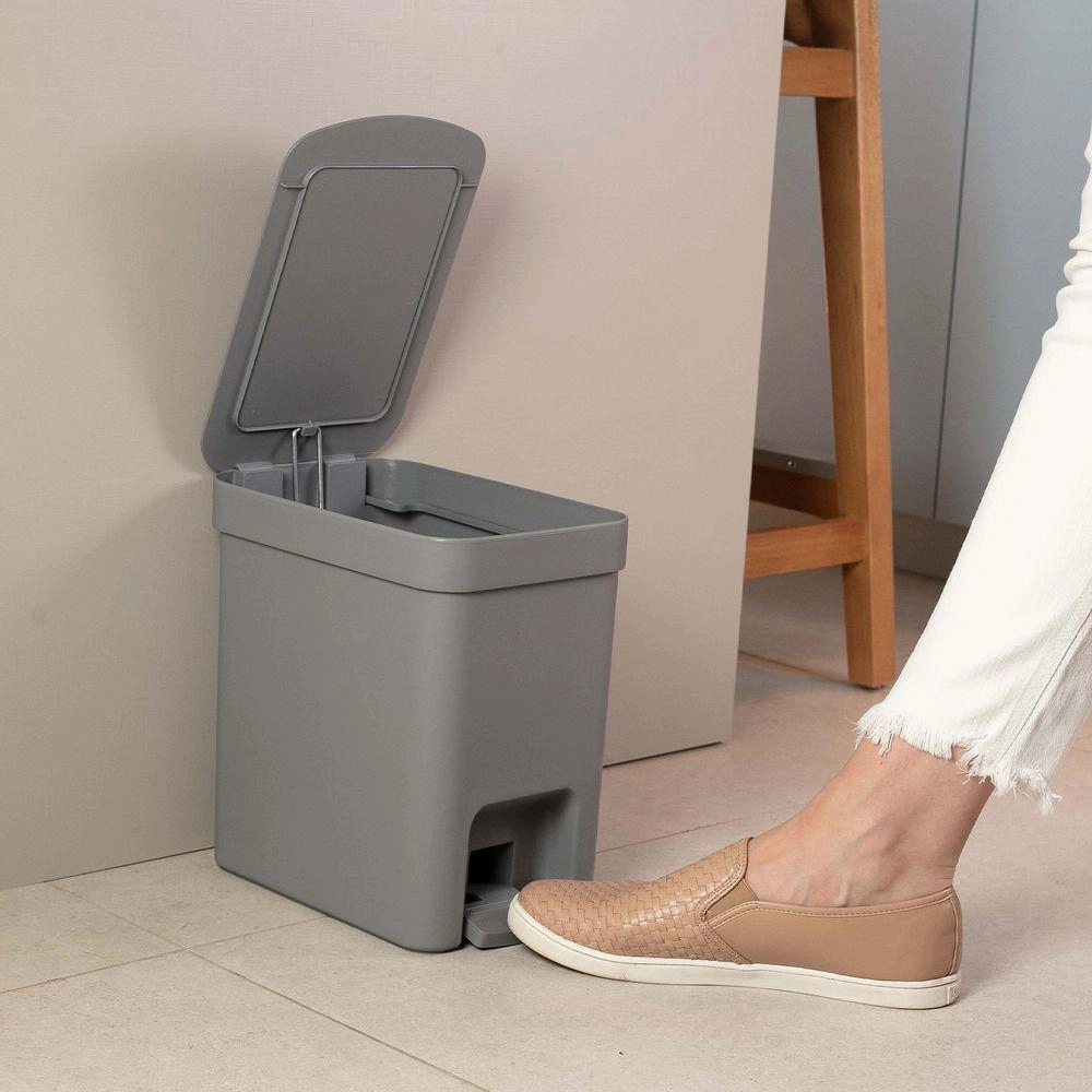 Lixeira Pedal Trium 6 Litros Fechado Martiplast Ou - Chumbo