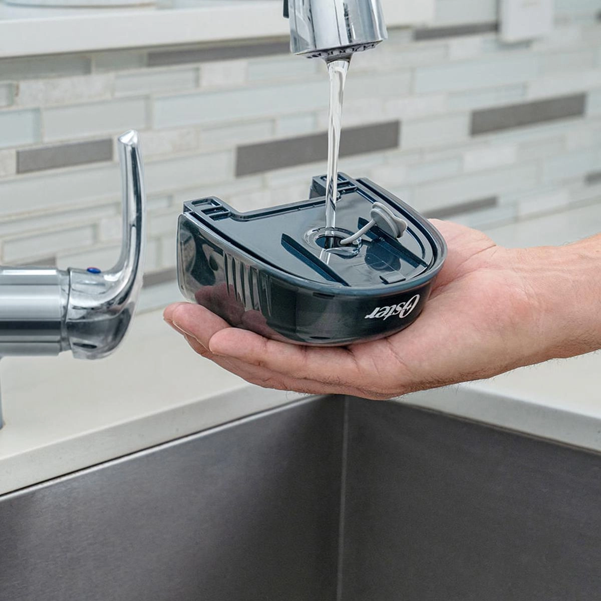 Passadeira a vapor portátil com base em inox 240 ml 1270W 220V - Oster