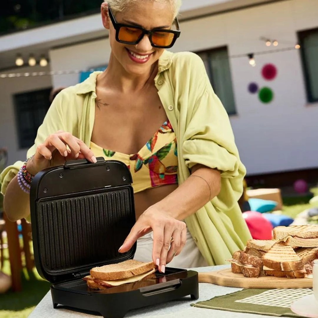 Sanduicheira Click 220V Cadence - Preto 