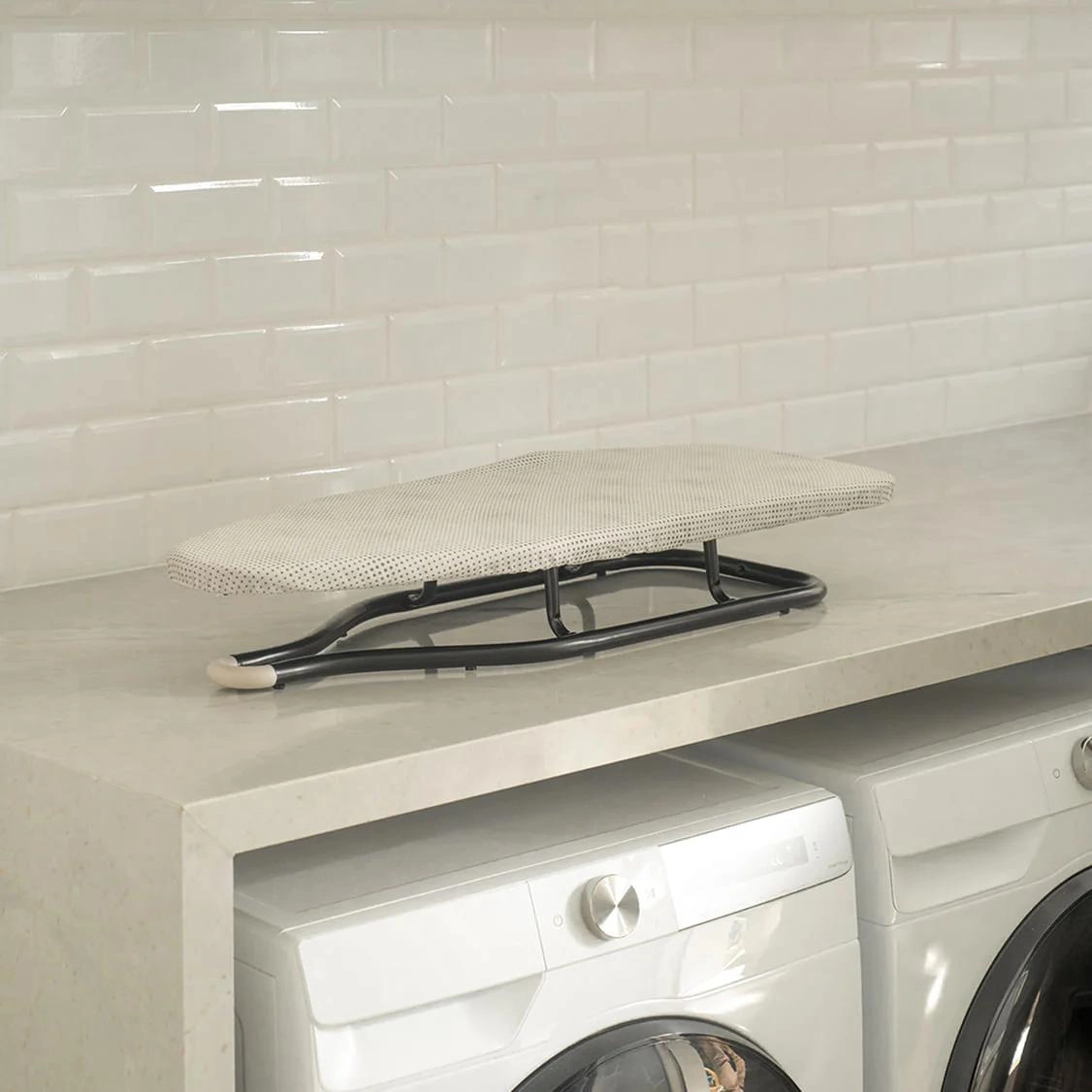 TABUA PASSAR ROUPAS TB100 COMPACTA FLOW PRETO FECHADO MARTIPLAST OU