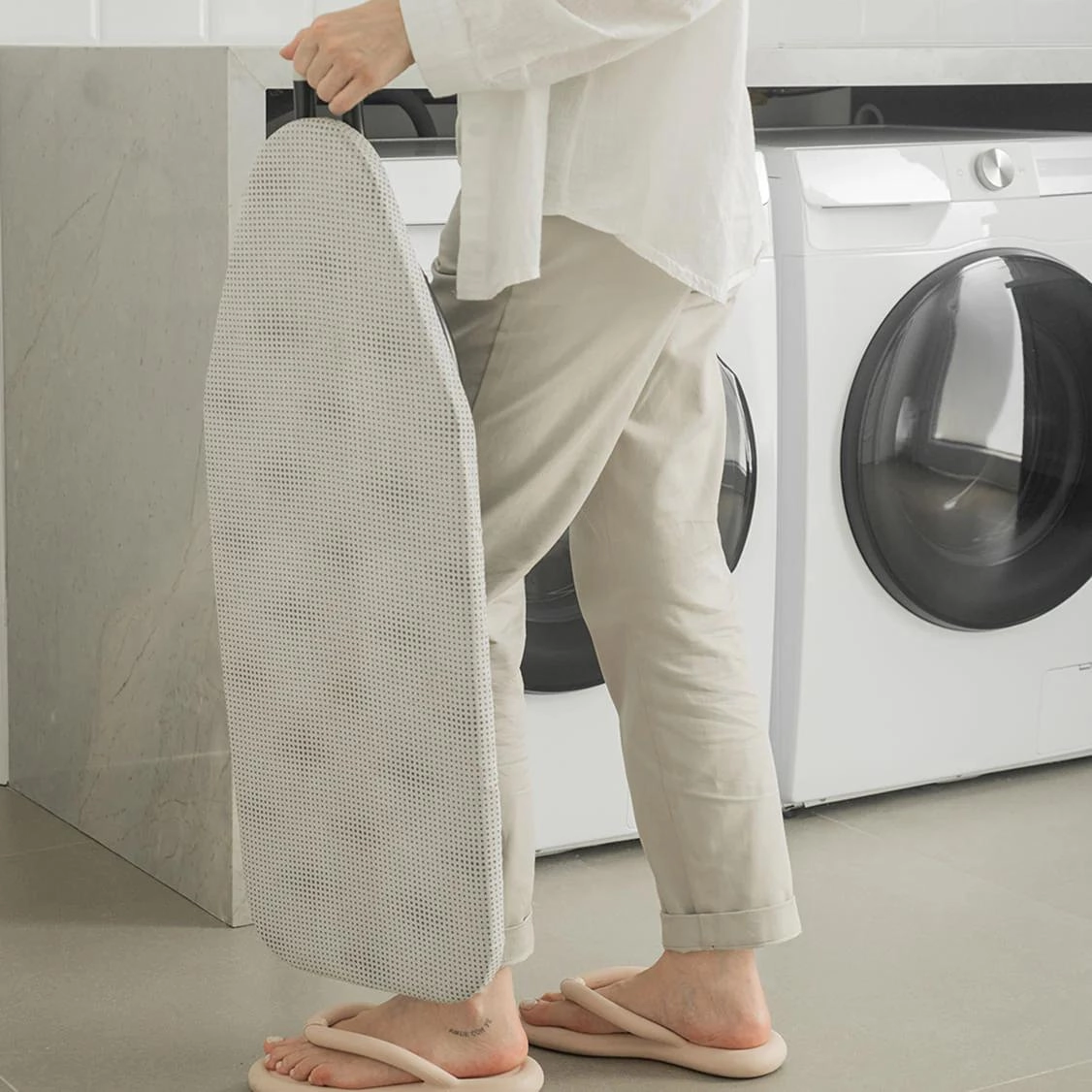 TABUA PASSAR ROUPAS TB100 COMPACTA FLOW PRETO FECHADO MARTIPLAST OU